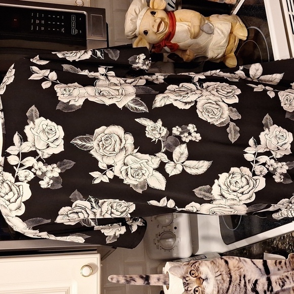 B womens Evans floral short sleeve stretch plus size top 20 - Picture 2 of 4